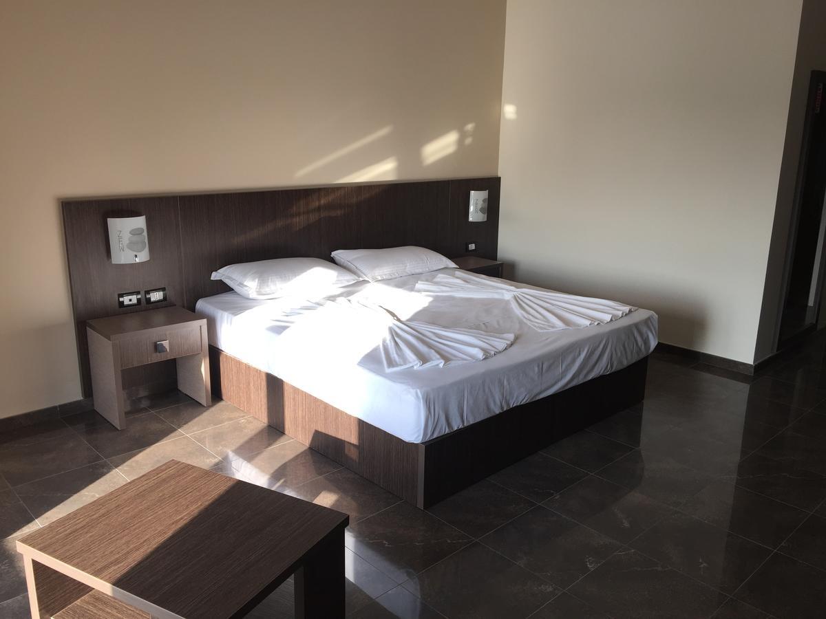 Herges Hotel Durres Exterior photo