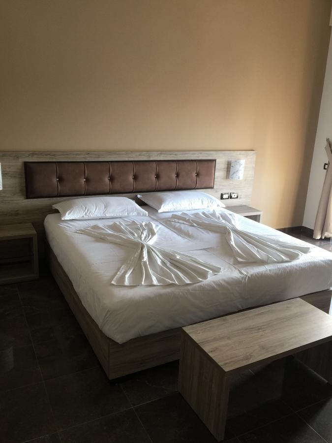 Herges Hotel Durres Exterior photo